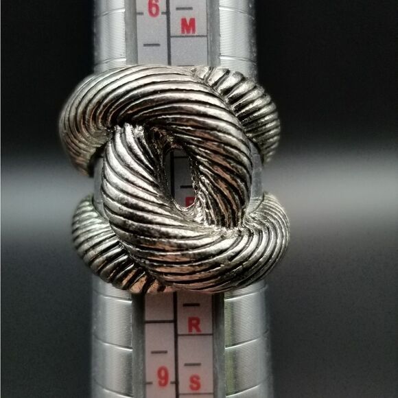 Celtic twisted knot ring size 7.5. R114 - Picture 1 of 4